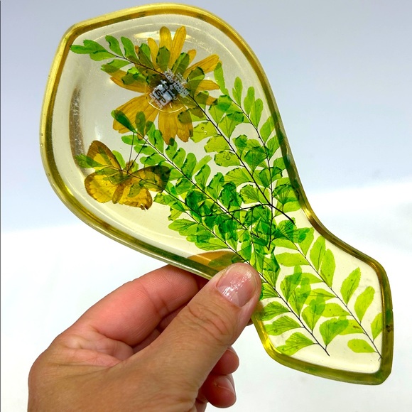 Vintage resin spoon rest with real butterflies and dried flowers Made in USA - Picture 7 of 7